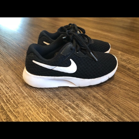 boys tennis shoes nike